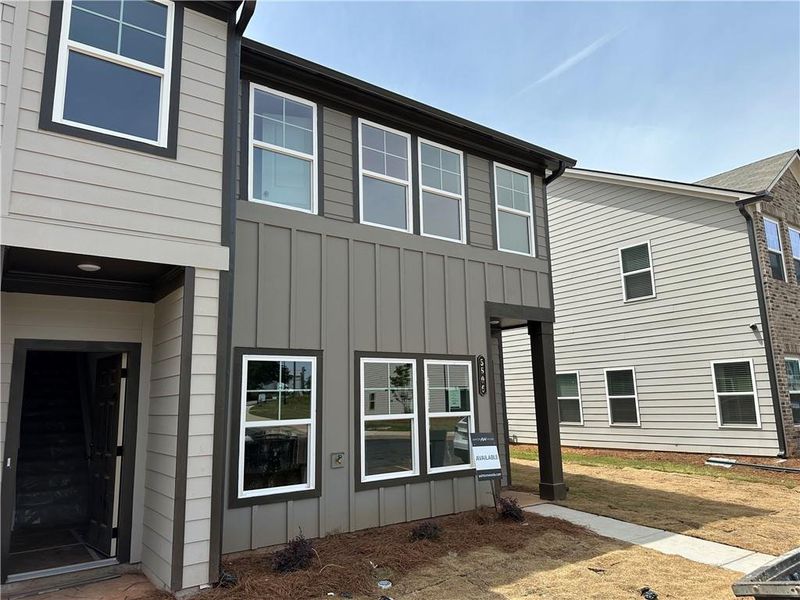 Exterior details and patio area of a home in Laurelwood, Douglasville (Image 4).