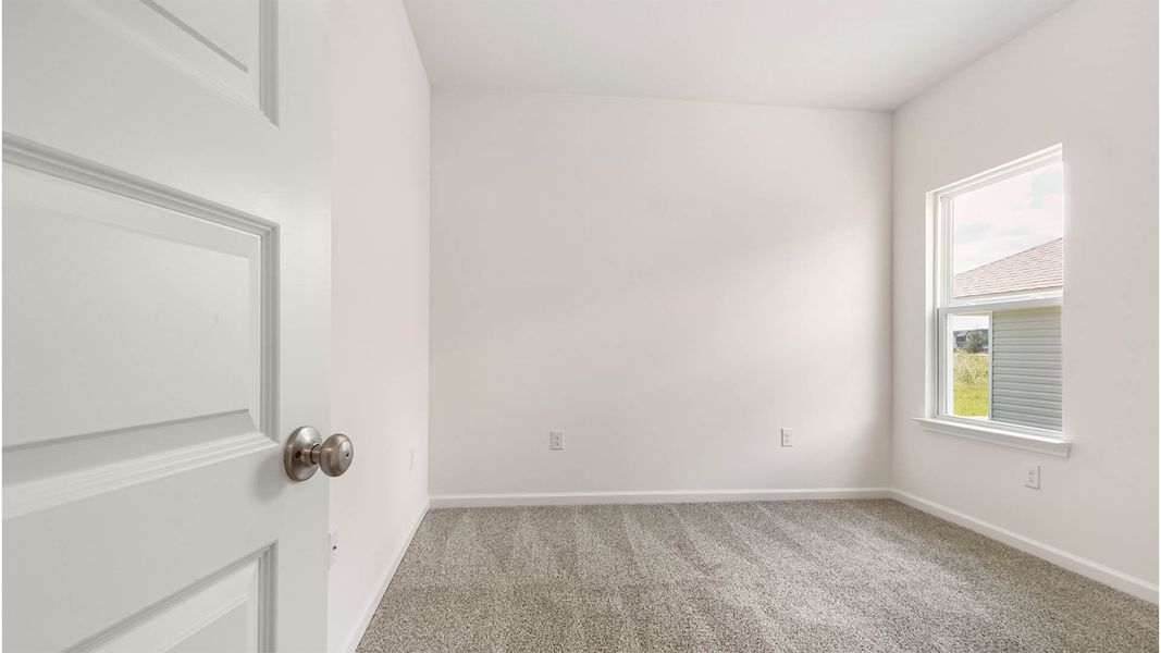Spacious, unfurnished interior of a new home in Owl's Head East, Freeport (Image 23).