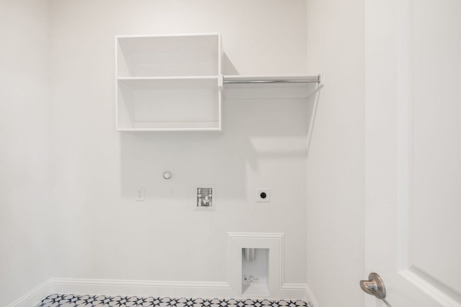 Spacious, unfurnished interior of a new home in Lake Breeze, Lavon (Image 30).