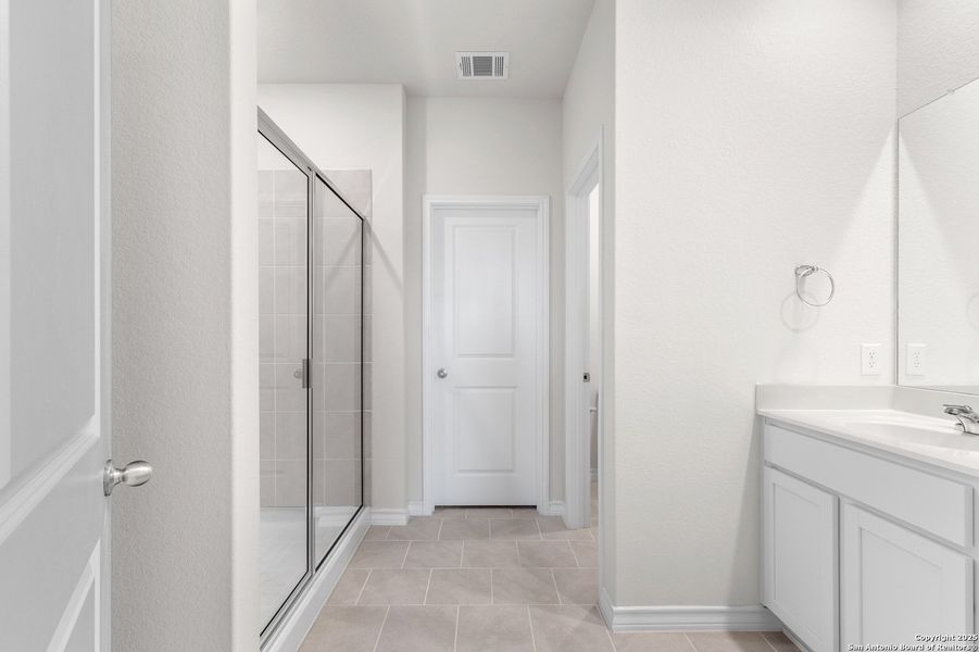 Furnished interior view inside a new home in Brookstone Creek, San Antonio (Image 10).