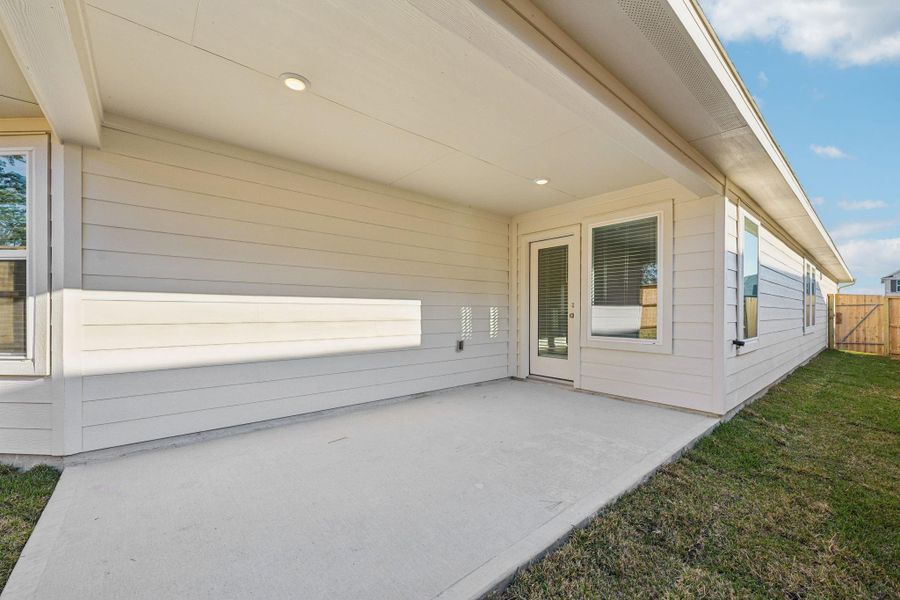 Exterior details and patio area of a home in , Conroe (Image 3).