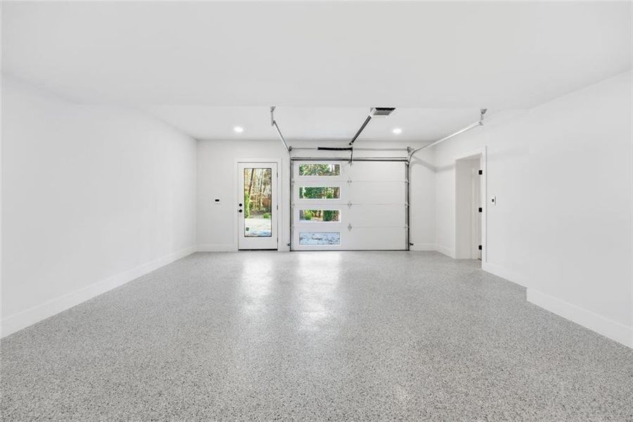 Spacious, unfurnished interior of a new home in , Brookhaven (Image 48).