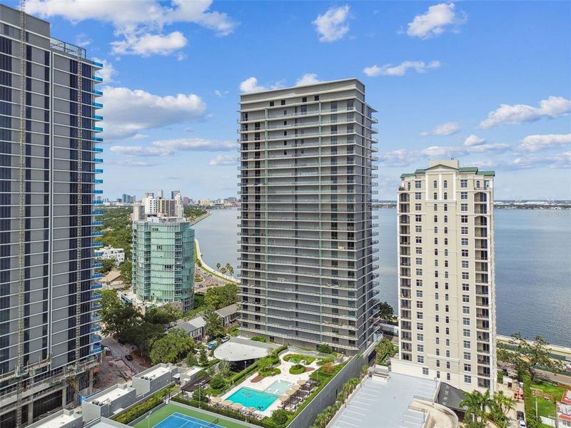 Condo located in Tampa, FL showcasing its design and architecture (Image 4). Condo located in Tampa, FL showcasing its design and architecture (Image 4).