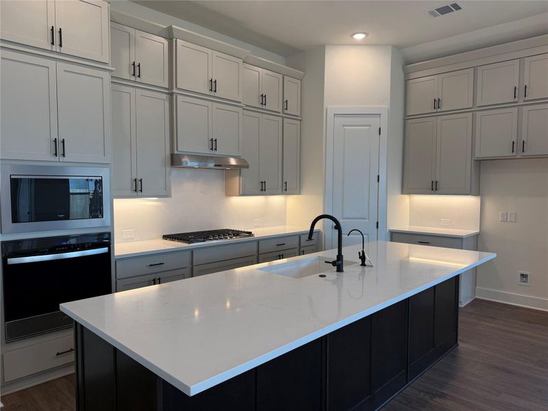 Gorgeous Open Concept Kitchen