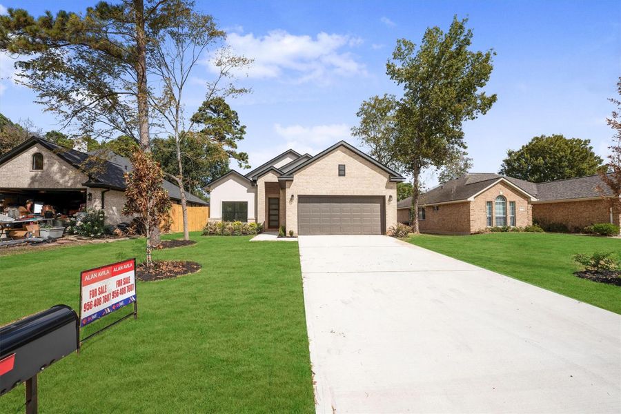 Exterior details and patio area of a home in , Montgomery (Image 3).