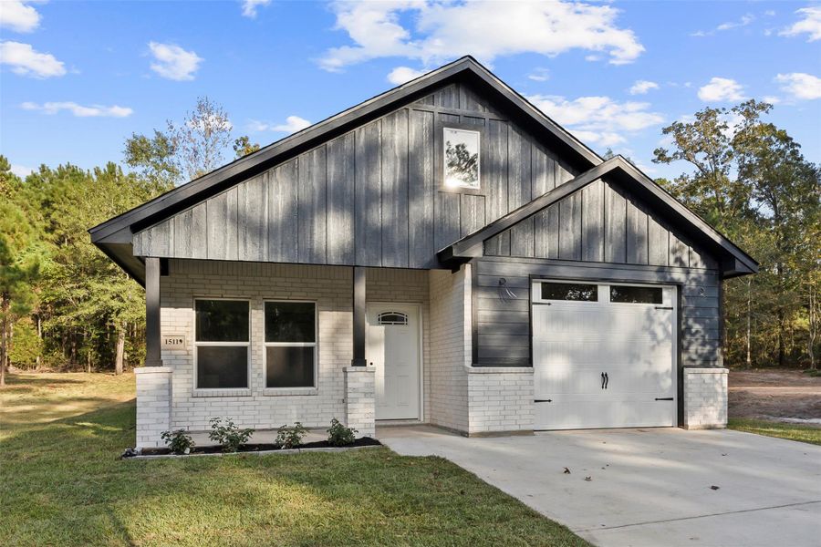 Front exterior of a new home in , Willis, TX, highlighting curb appeal (Image 6). Front exterior of a new home in , Willis, TX, highlighting curb appeal (Image 6).