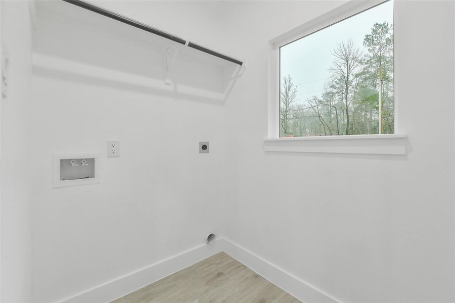 Spacious, unfurnished interior of a new home in , Willis (Image 28).
