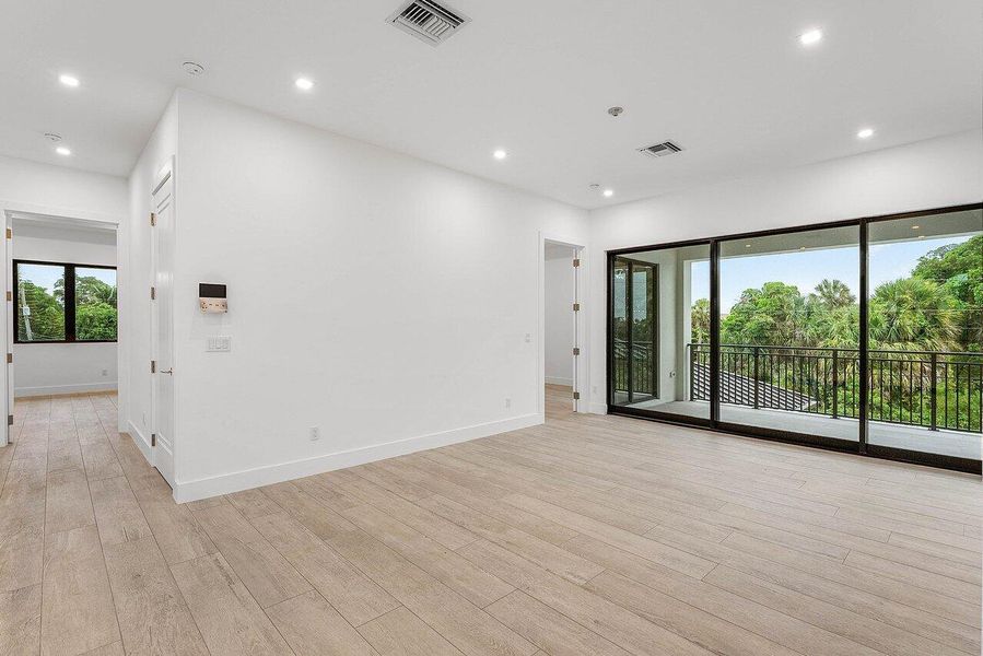 Spacious, unfurnished interior of a new home in , Delray Beach (Image 93).