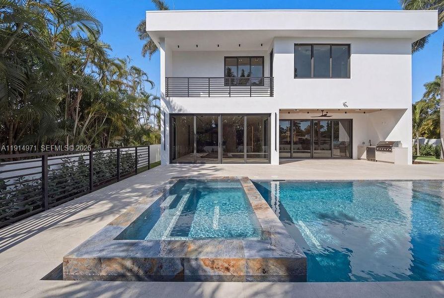 Exterior details and patio area of a home in , Fort Lauderdale (Image 36).