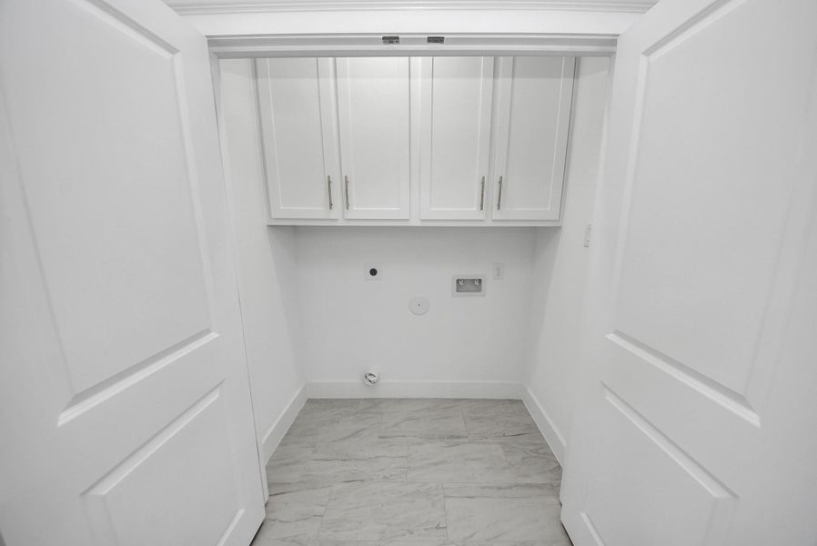 Spacious, unfurnished interior of a new home in , Baytown (Image 7).