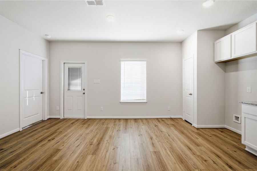 Spacious, unfurnished interior of a new home in Notting Hill, Converse (Image 21).
