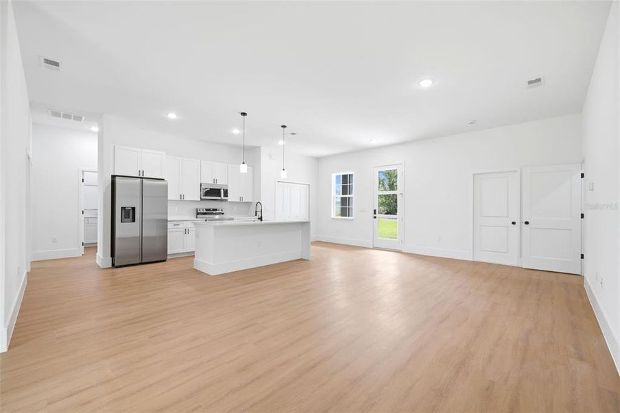 Spacious, unfurnished interior of a new home in , Ocala (Image 28).