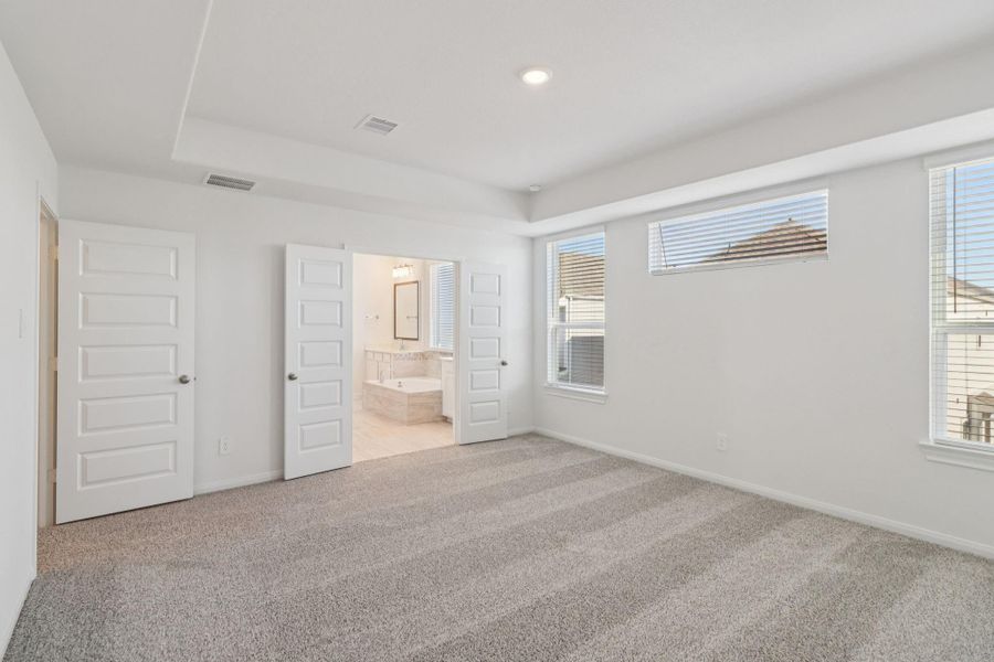 Spacious, unfurnished interior of a new home in Kemah Crossing - Luxe Series, Kemah (Image 31).