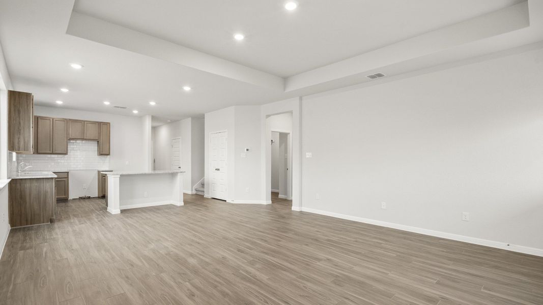 Spacious, unfurnished interior of a new home in Hunters Ranch, San Antonio (Image 13).