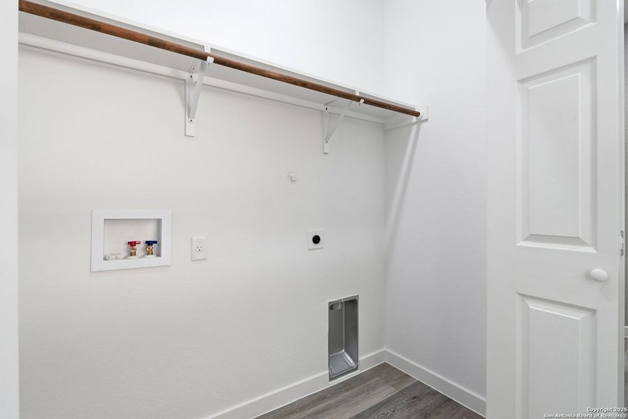 Spacious, unfurnished interior of a new home in , San Antonio (Image 13).