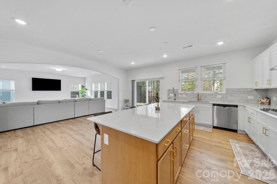 Large Two-Tone Island with Quartz Countertop