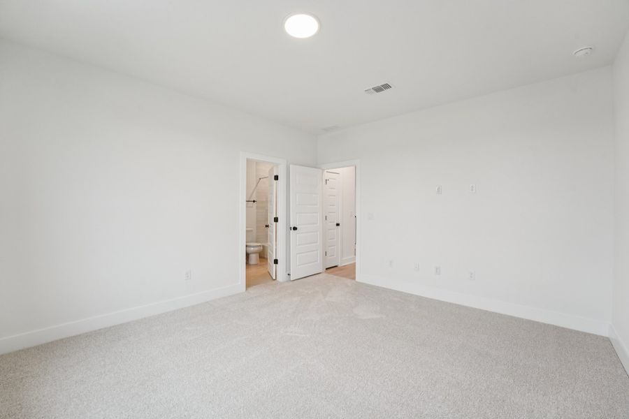 Spacious, unfurnished interior of a new home in Sauls Ranch, Round Rock (Image 20).