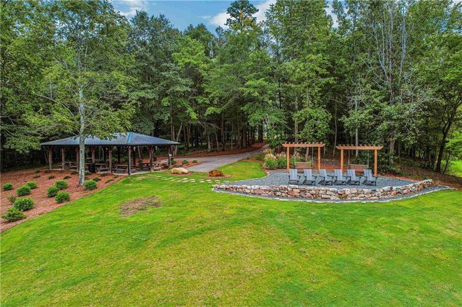 Community amenities in Twin Lakes, Hoschton (Image 44).