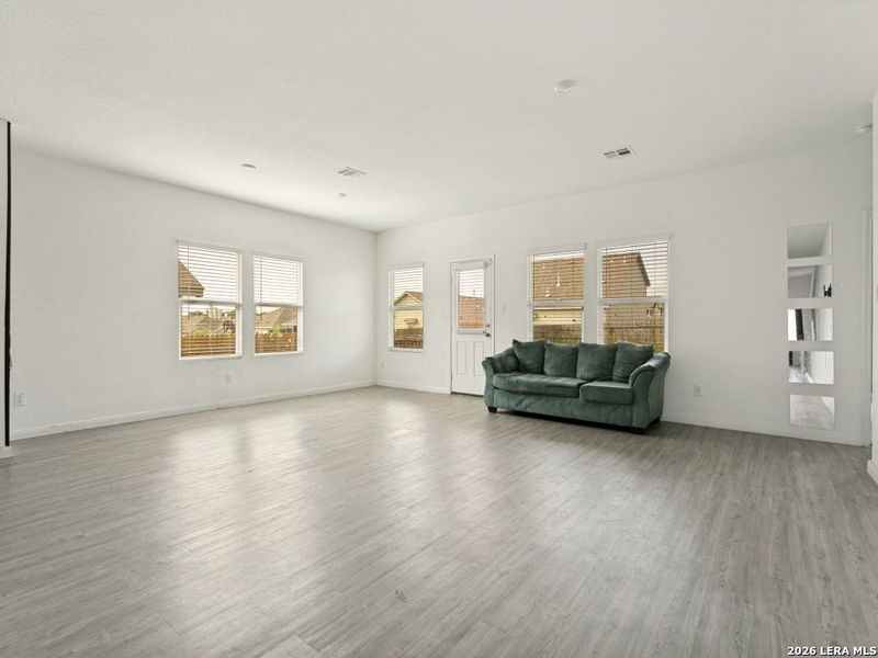 Spacious, unfurnished interior of a new home in , Converse (Image 10).