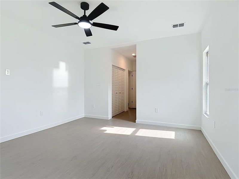 Spacious, unfurnished interior of a new home in , St. Cloud (Image 31).