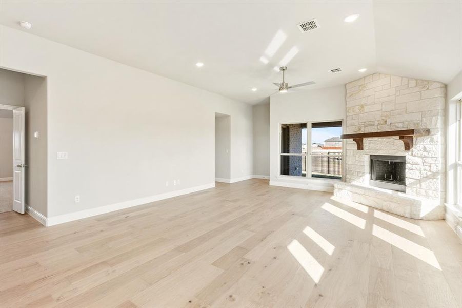 Spacious, unfurnished interior of a new home in Sunrise at Garden Valley, Waxahachie (Image 21).