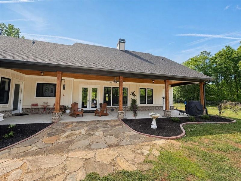 Exterior details and patio area of a home in , Jefferson (Image 3).