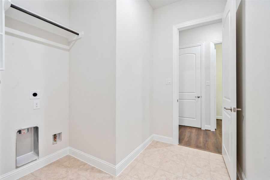 Spacious, unfurnished interior of a new home in Brookewater, Rosenberg (Image 40).