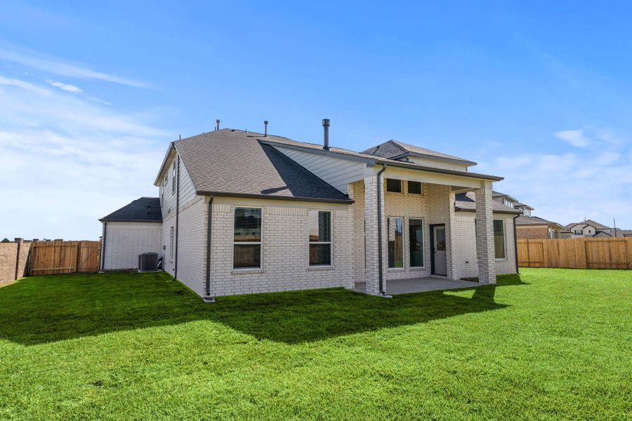 Exterior details and patio area of a home in Beacon Hill, Waller (Image 3).