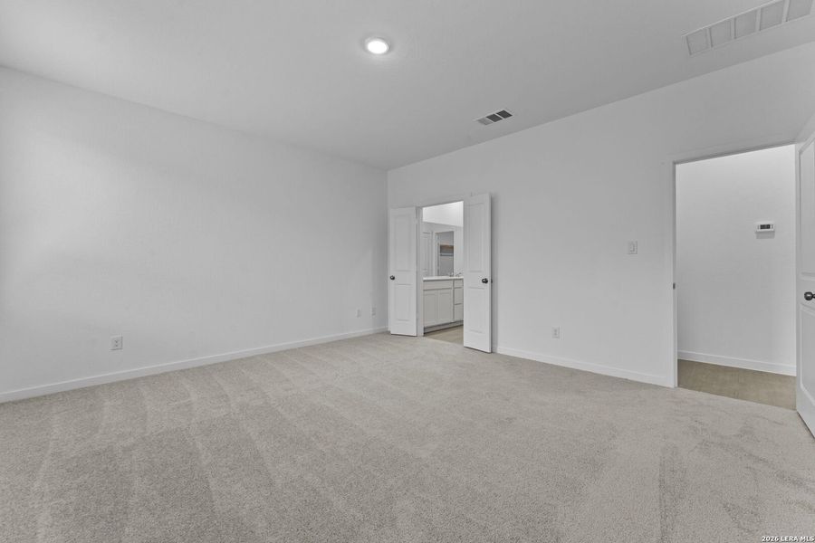 Spacious, unfurnished interior of a new home in Sky Ranch, New Braunfels (Image 29).