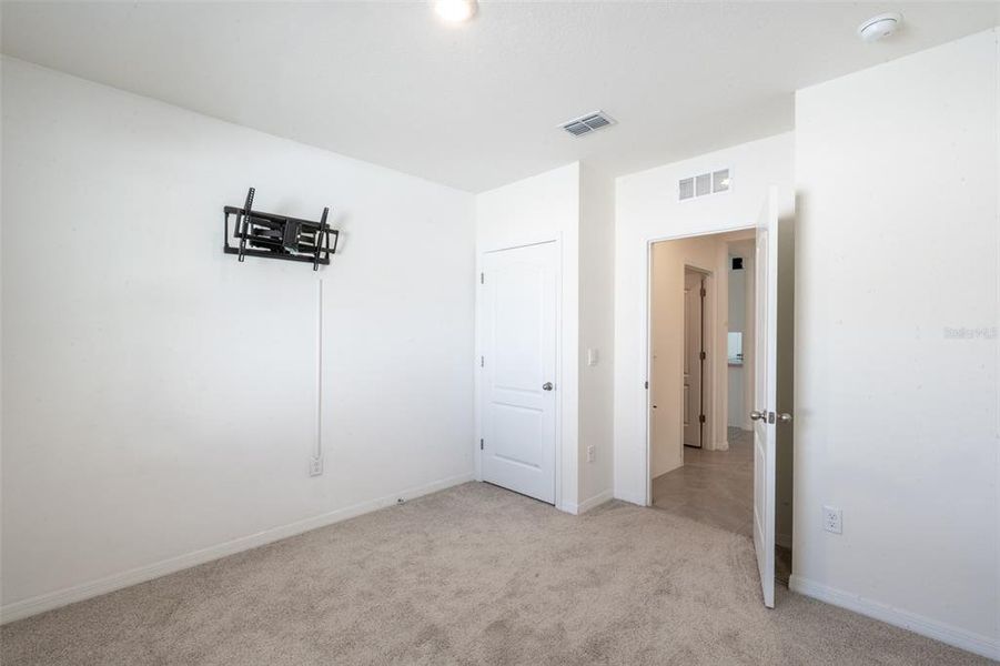 Spacious, unfurnished interior of a new home in Poinciana Enclave, Kissimmee (Image 24).