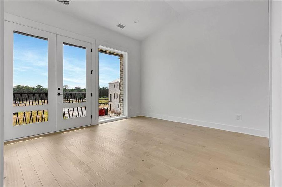 Spacious, unfurnished interior of a new home in Trilith, Fayetteville (Image 22).
