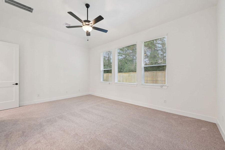 Spacious, unfurnished interior of a new home in Nolina, Georgetown (Image 15).