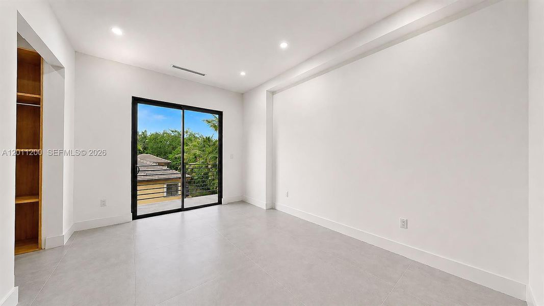 Spacious, unfurnished interior of a new home in , Miami Lakes (Image 81).