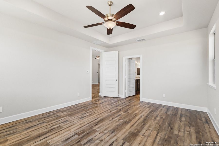 Spacious, unfurnished interior of a new home in Pradera Ridge, Floresville (Image 29). Spacious, unfurnished interior of a new home in Pradera Ridge, Floresville (Image 29).