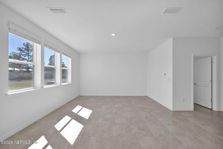 Spacious, unfurnished interior of a new home in Hyland Trail, Green Cove Springs (Image 21).