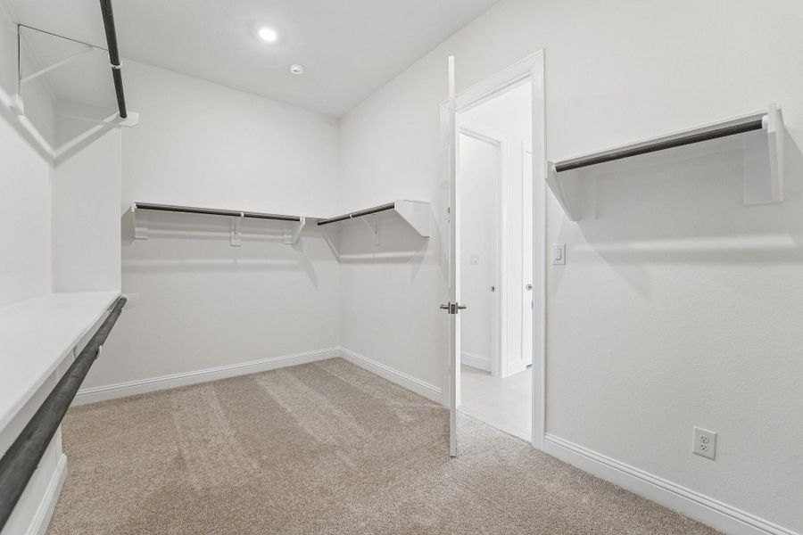 Spacious, unfurnished interior of a new home in Del Bello Lakes 60', Manvel (Image 35).