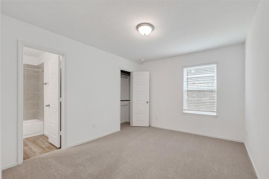 Spacious, unfurnished interior of a new home in Rollingbrook Estates, Baytown (Image 27).