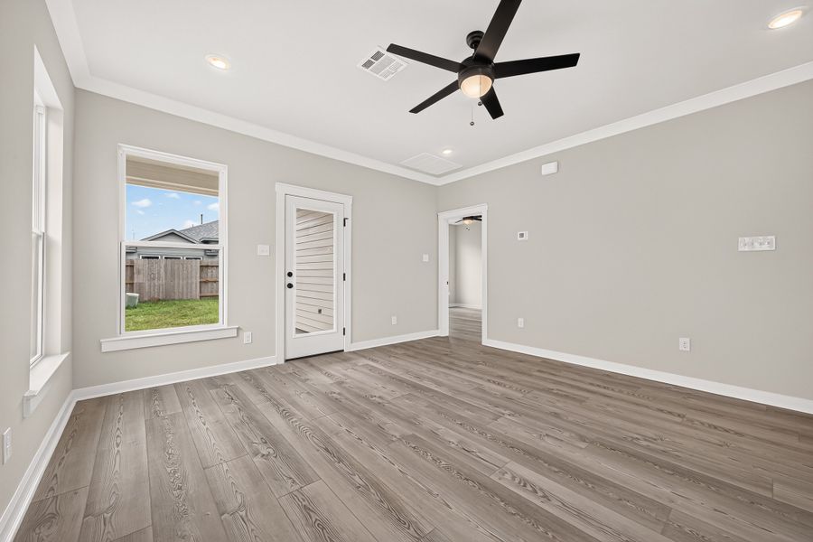Spacious, unfurnished interior of a new home in Aldeana, Bonney (Image 27).