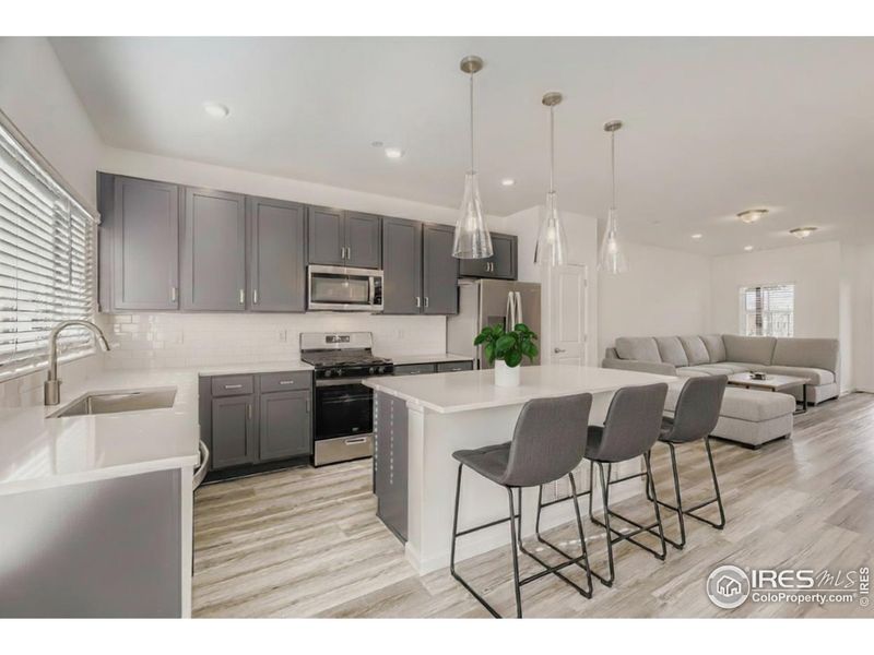 Modern Pendants, Large sink, stainless appliances (2nd level)