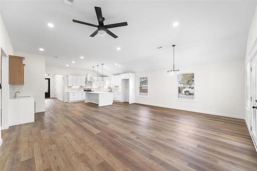 Spacious, unfurnished interior of a new home in , Dallas (Image 32).