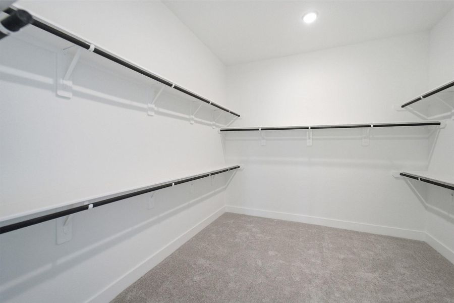 Spacious, unfurnished interior of a new home in Suncreek Estates, Rosharon (Image 17).