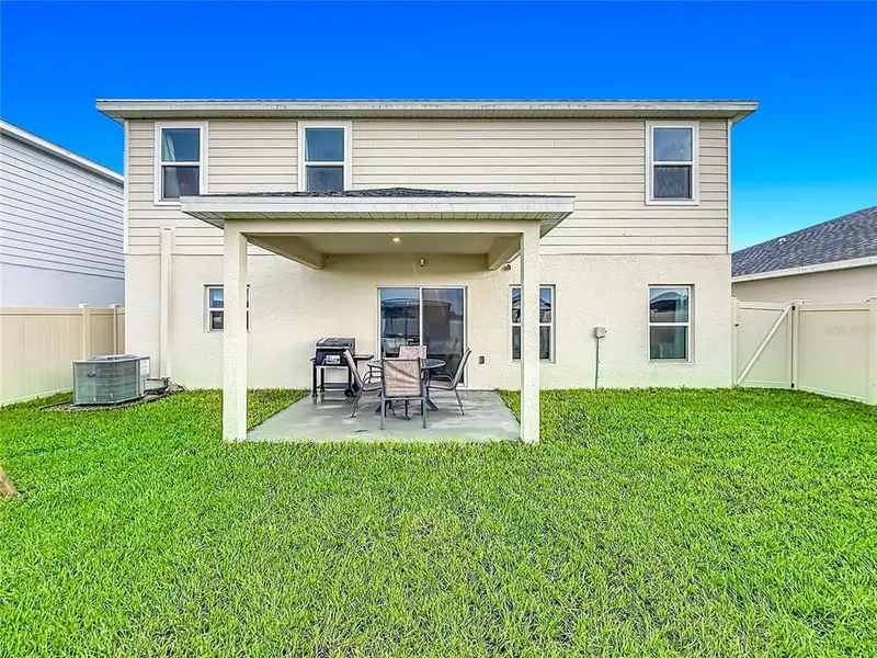 Exterior details and patio area of a home in , Sumterville (Image 4).