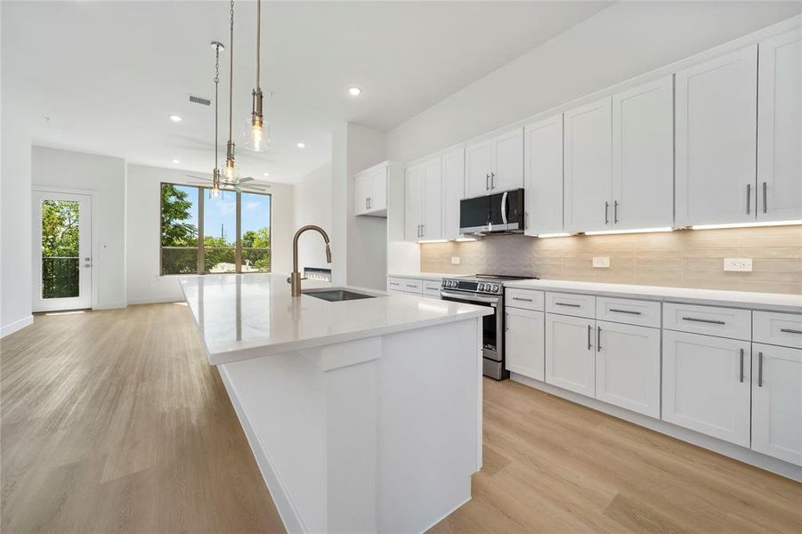 Furnished interior view inside a new home in , Farmers Branch (Image 8).