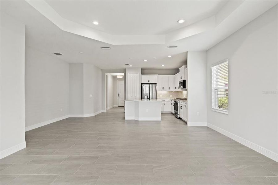 Spacious, unfurnished interior of a new home in Wysteria, Venice (Image 25).
