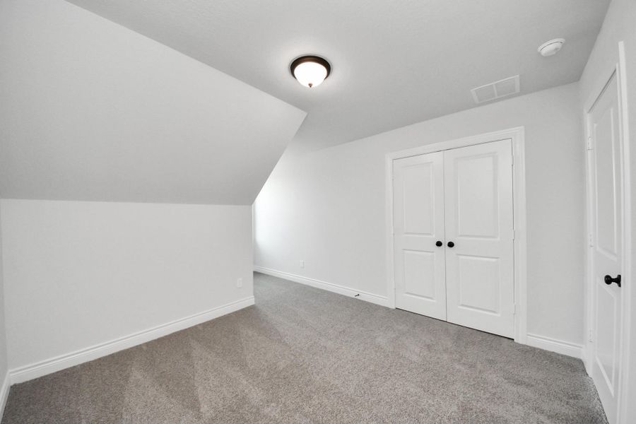 Spacious, unfurnished interior of a new home in Lexington Heights, Willis (Image 28).