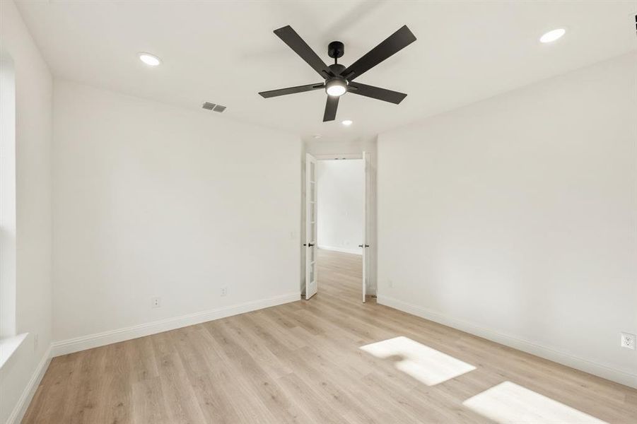 Spacious, unfurnished interior of a new home in Wildflower Ranch 60-65, Fort Worth (Image 21). Spacious, unfurnished interior of a new home in Wildflower Ranch 60-65, Fort Worth (Image 21).