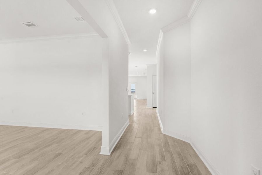 Spacious, unfurnished interior of a new home in Lake Merial, Panama City (Image 27). Spacious, unfurnished interior of a new home in Lake Merial, Panama City (Image 27).