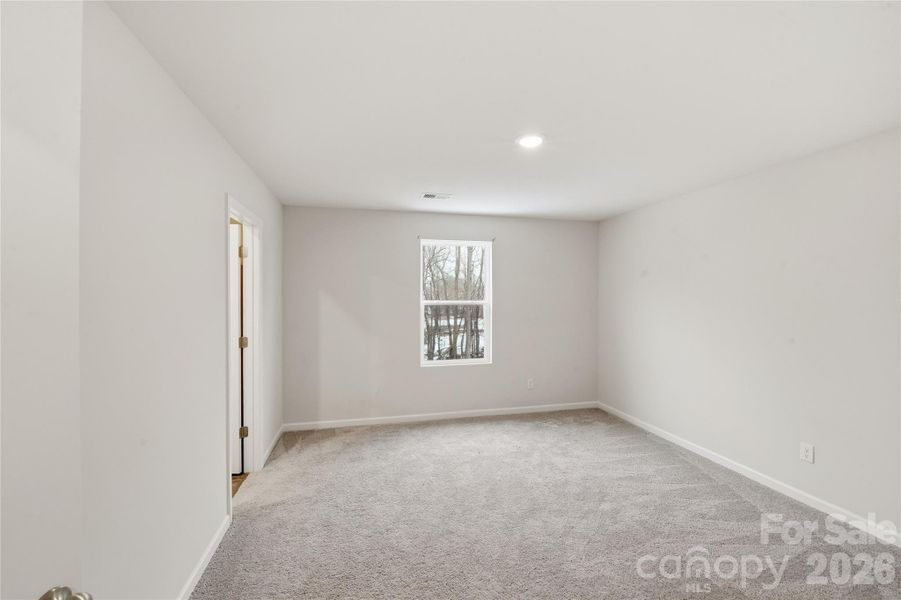Spacious, unfurnished interior of a new home in , Shelby (Image 19).