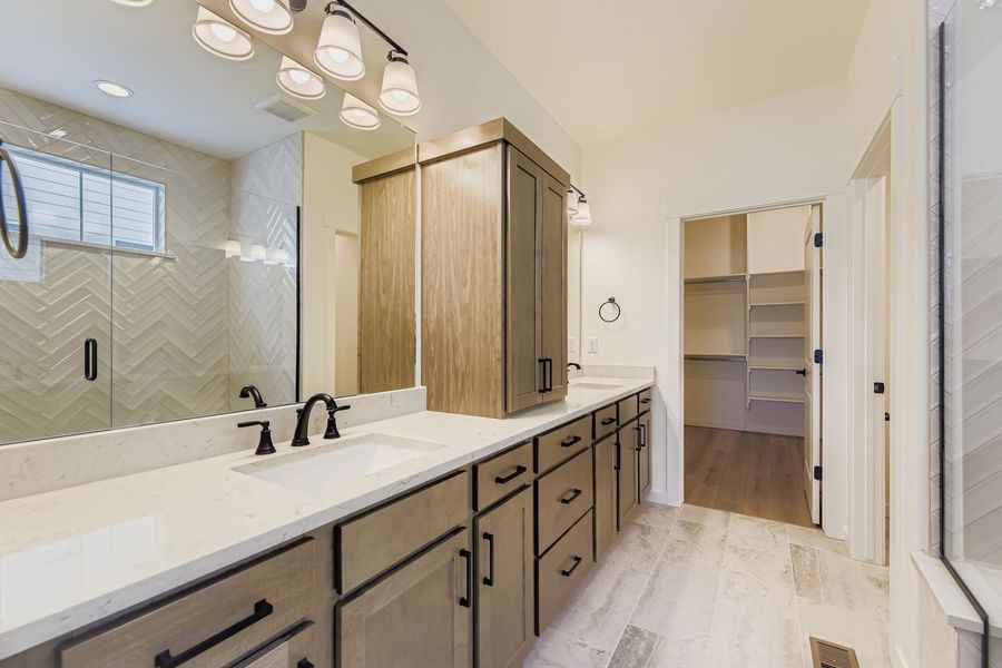 8942 S. Riviera - Primary Bathroom