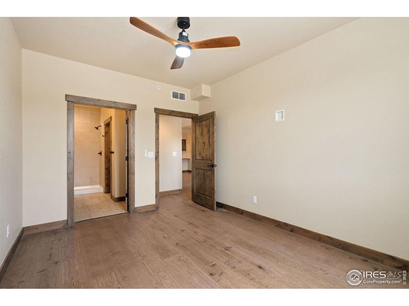 Spacious, unfurnished interior of a new home in , Estes Park (Image 13).